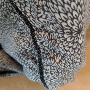 lululemon athletica Pants - Lululemon b&w floral leggings lululemon athletica Pants - Lululemon b&w floral leggings